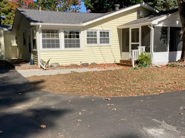 11444 Lighthouse Ct, Middleville, MI 49333