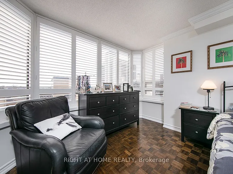 280 Simcoe St #1405 — Photo 32