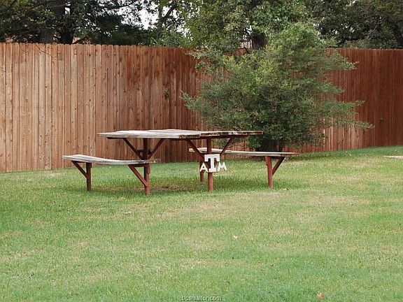 4th image of 2100 Southwood Dr APT 18