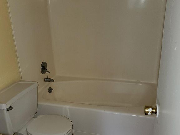 4th image of 456 S Maple St