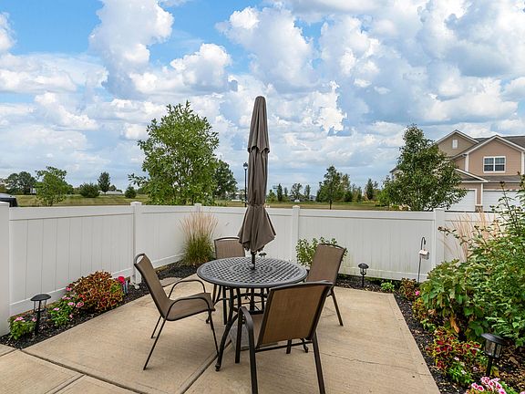 2nd image of 3166 Rossmore Cir