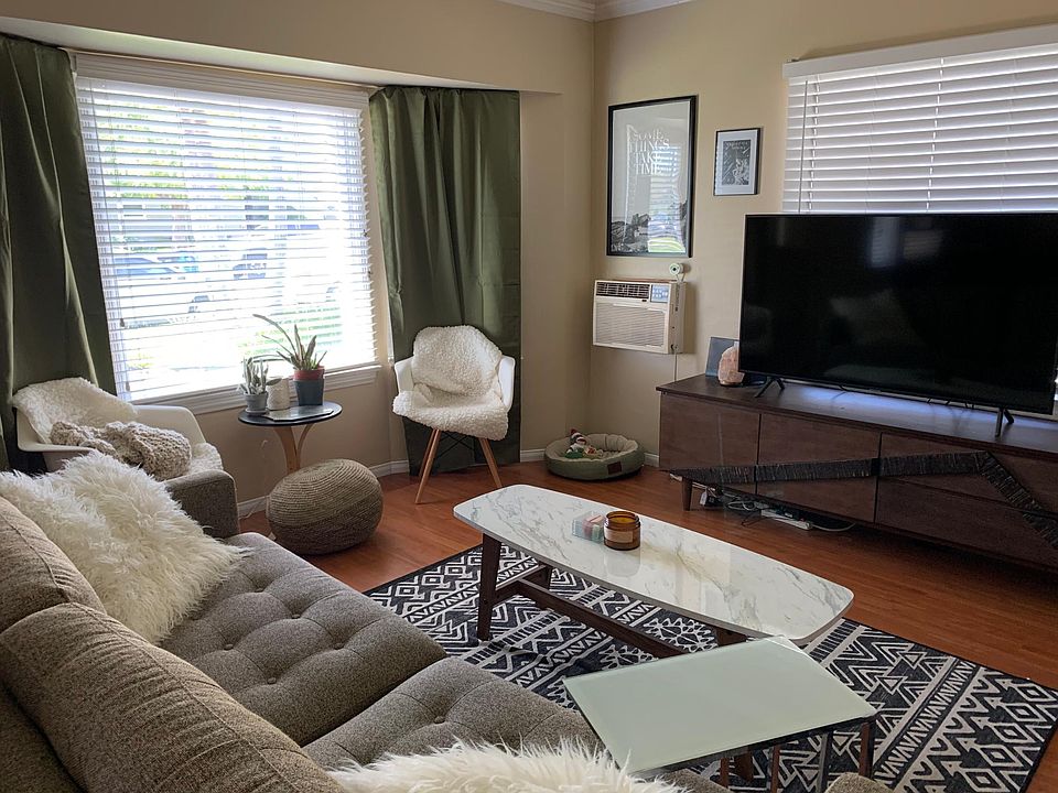 1st image of 1208 N Screenland Dr