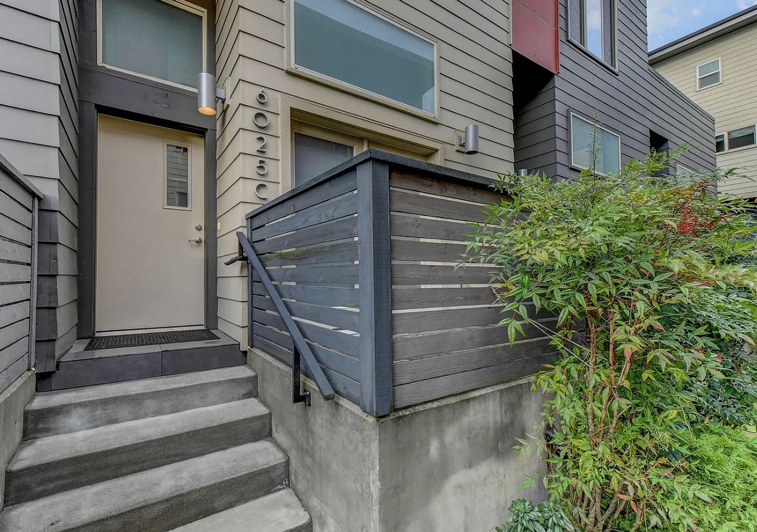 West Seattle townhome - 3BR w/ Oversized Windows! — Photo 1