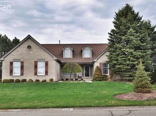 4046 Shadow Oak Ct, Fenton, MI 48430