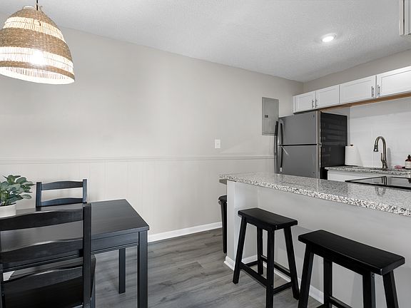 2nd image of 512-516 Splitlog Ave #17606898
