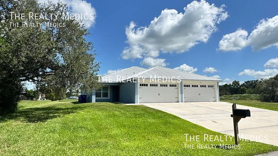 3 Bed/2 Bath Duplex Gem In Sebring's Tranquil Setting - Available Now! — Photo 3
