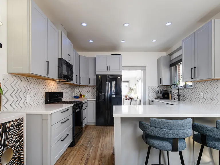2036 Eliot St — Photo 13