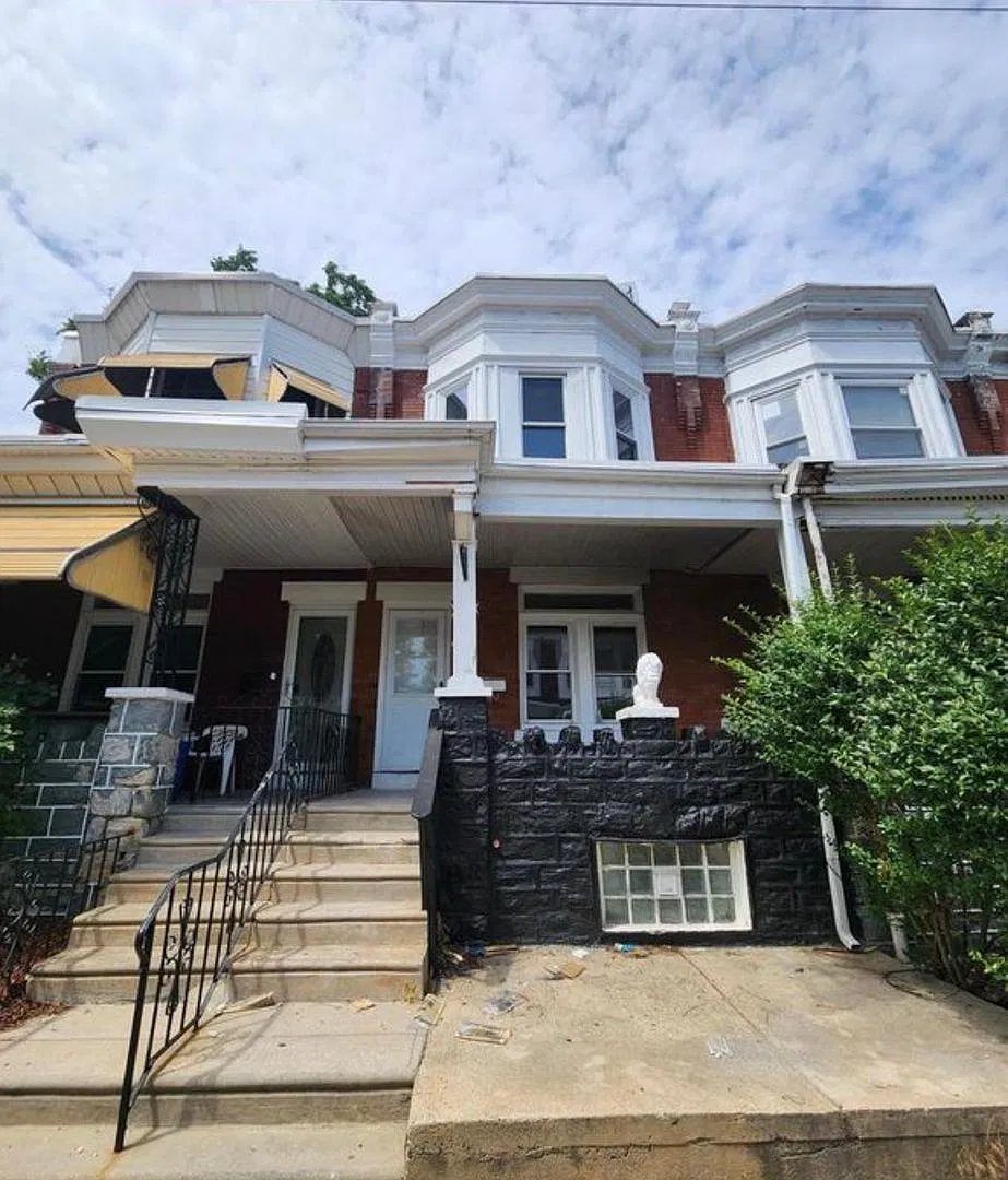 Beautiful Porch-front West Philadelphia Home — Photo 1