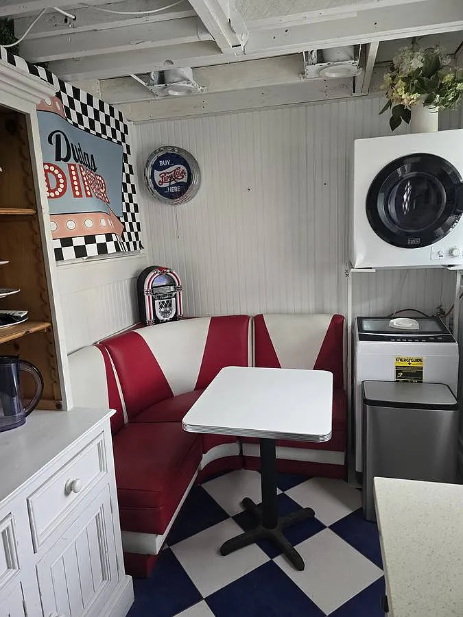 1 bed, 900 sqft, $3,300 — Photo 3