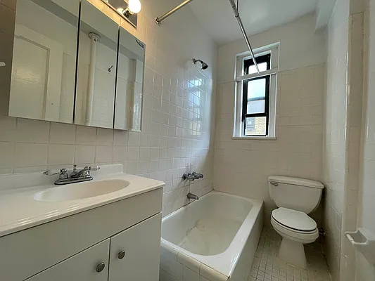 Rented by Hillel Realty Group | media 14