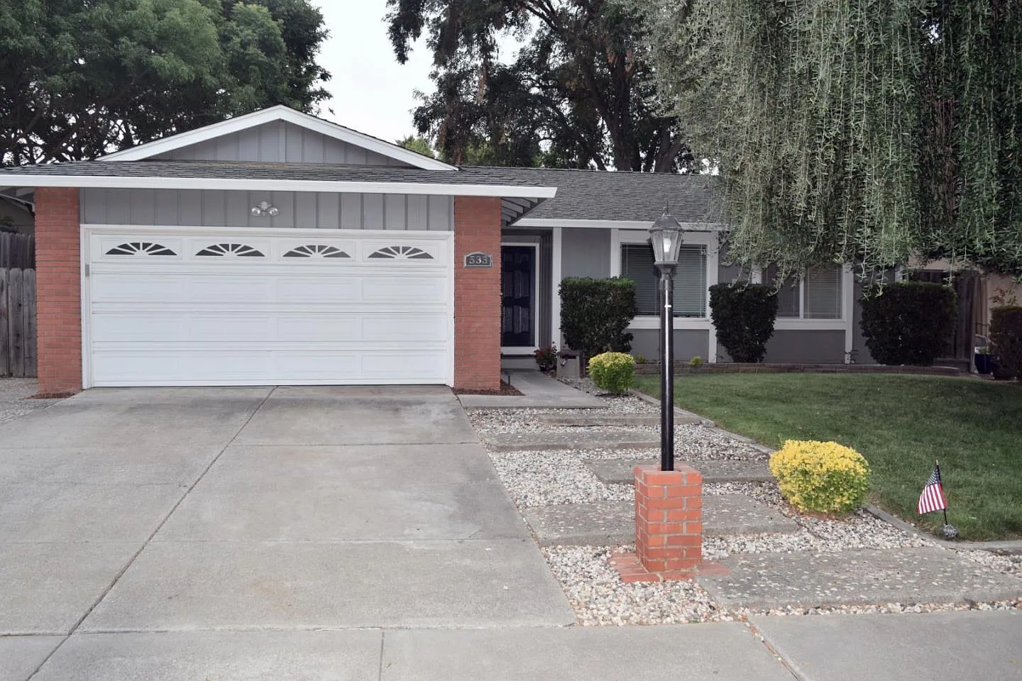 533 Huntington Way photo 1