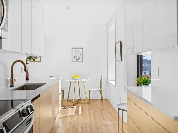 418 Saint John's Place image 5 of 10