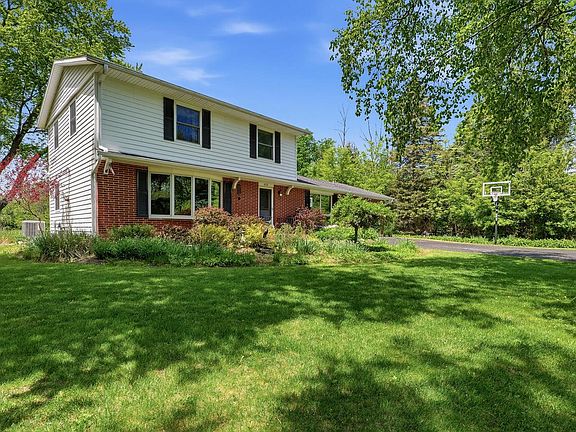 2nd image of 4528 Lakeshore ROAD