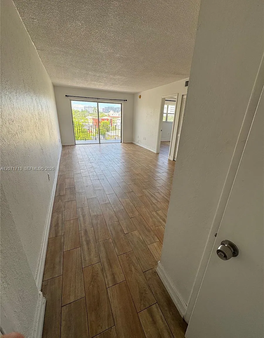 Villa Navarra Condo — Photo 1