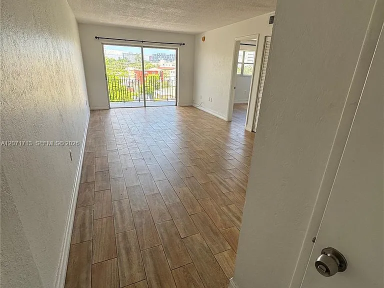 444 SW 4th St #402 — Photo 1