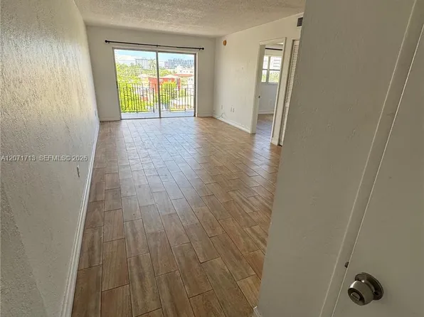 444 SW 4th St, Miami, FL