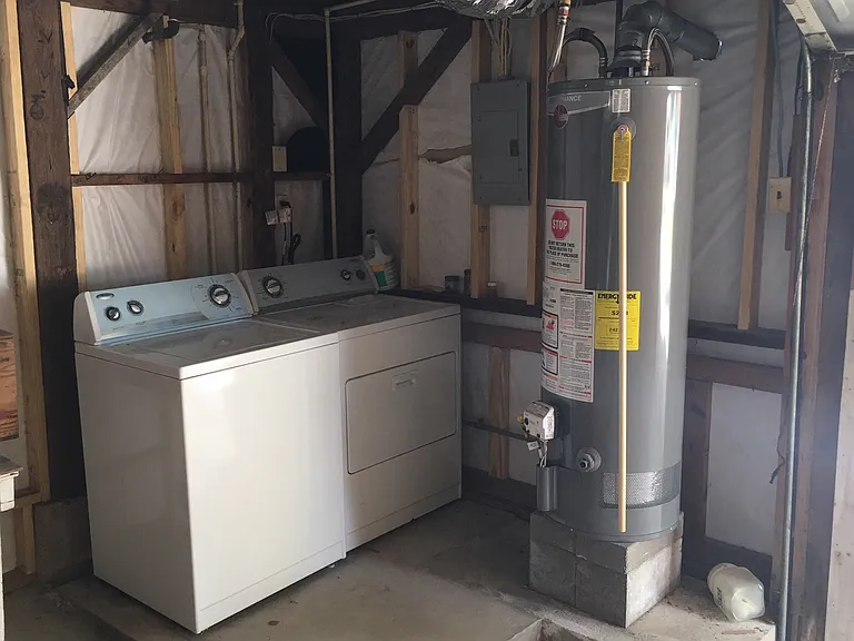 820 Broadway St — Photo 12