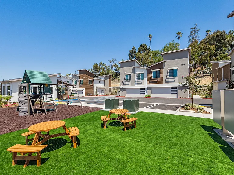 KSB - Santa Fe Townhomes — Photo 87