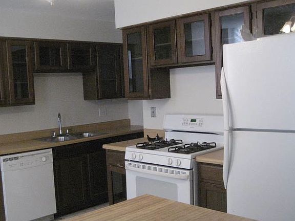 2nd image of 515 Bellefontaine Ave