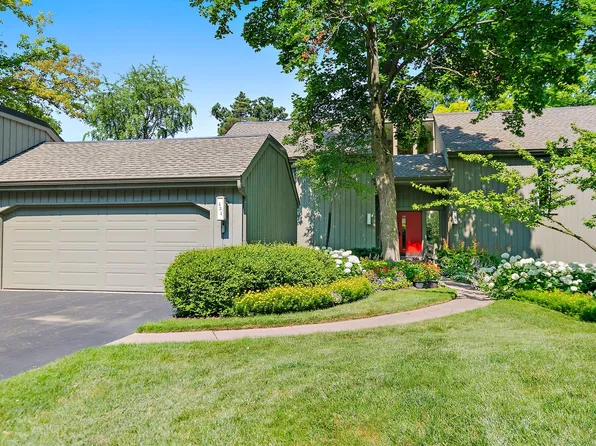 434C Woodview Rd #C, Barrington, IL 60010