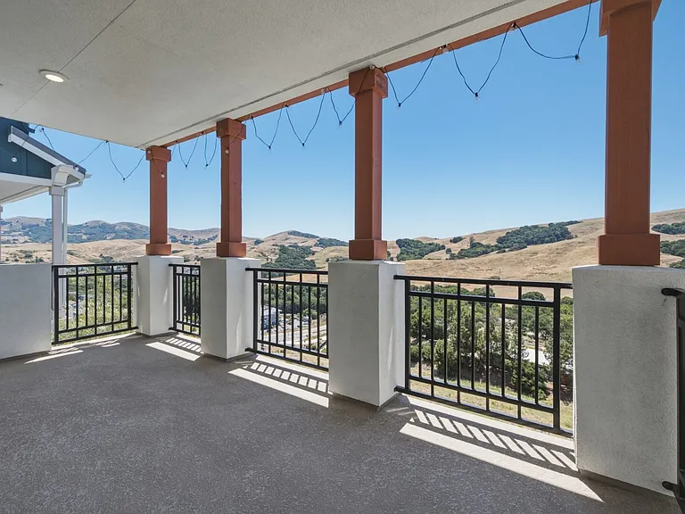 1230 Mateo Miller Cir — Photo 58