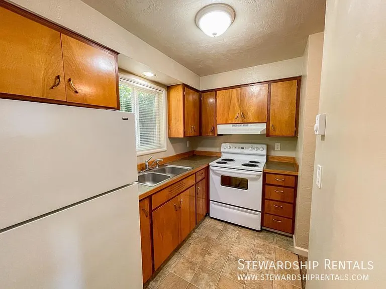 880 W 6th Ave #1 — Photo 7
