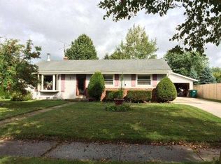208 Judge Dr, Saukville, WI 53080