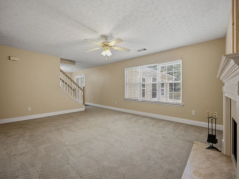 5054 Lancashire Ct — Photo 6
