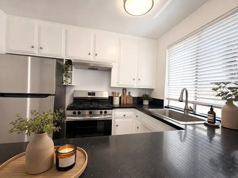 10707 Landale St #1 — Photo 8