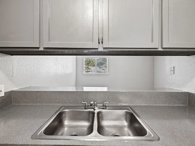Awesome open Studio Apartments Close to Downtown — Photo 16