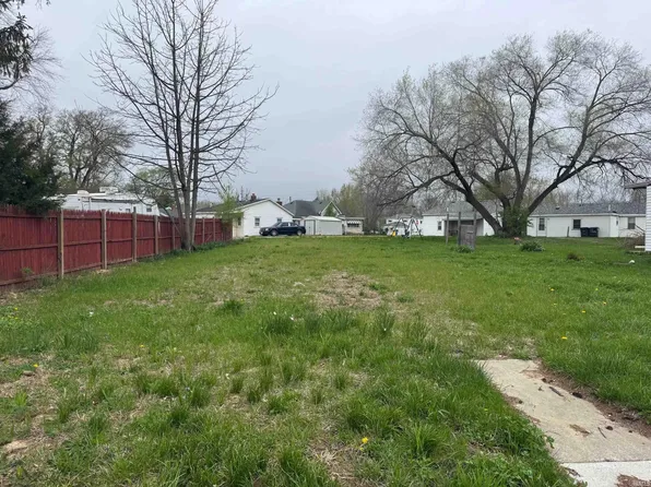 2417 S Hoyt Ave, Muncie, IN 47302