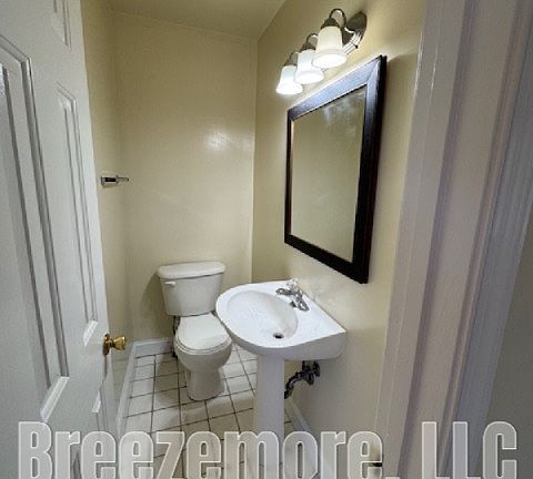 3rd image of 104 E Grandview Ave