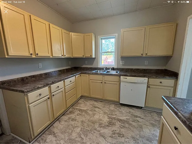 1139 S Concord St — Photo 2