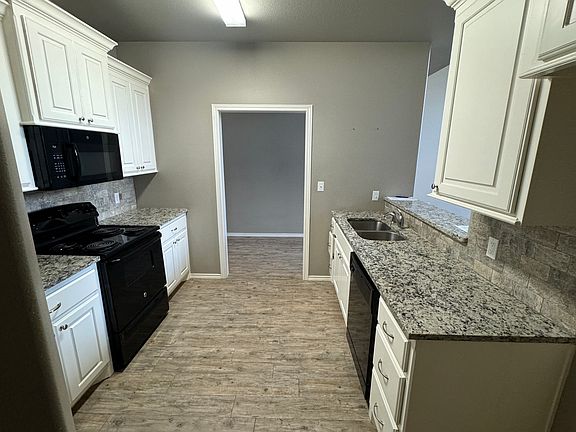 2nd image of 303 Silvercreek Dr #303