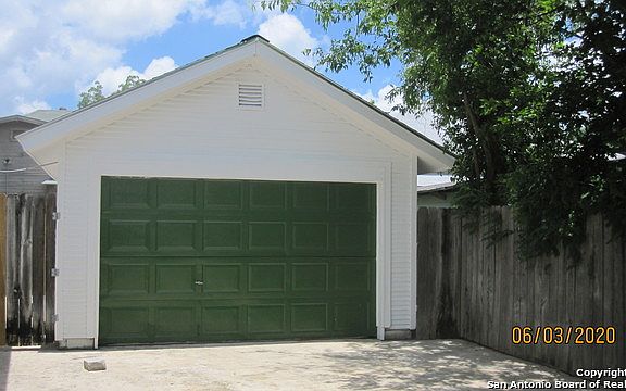 5th image of 131 Hansford St
