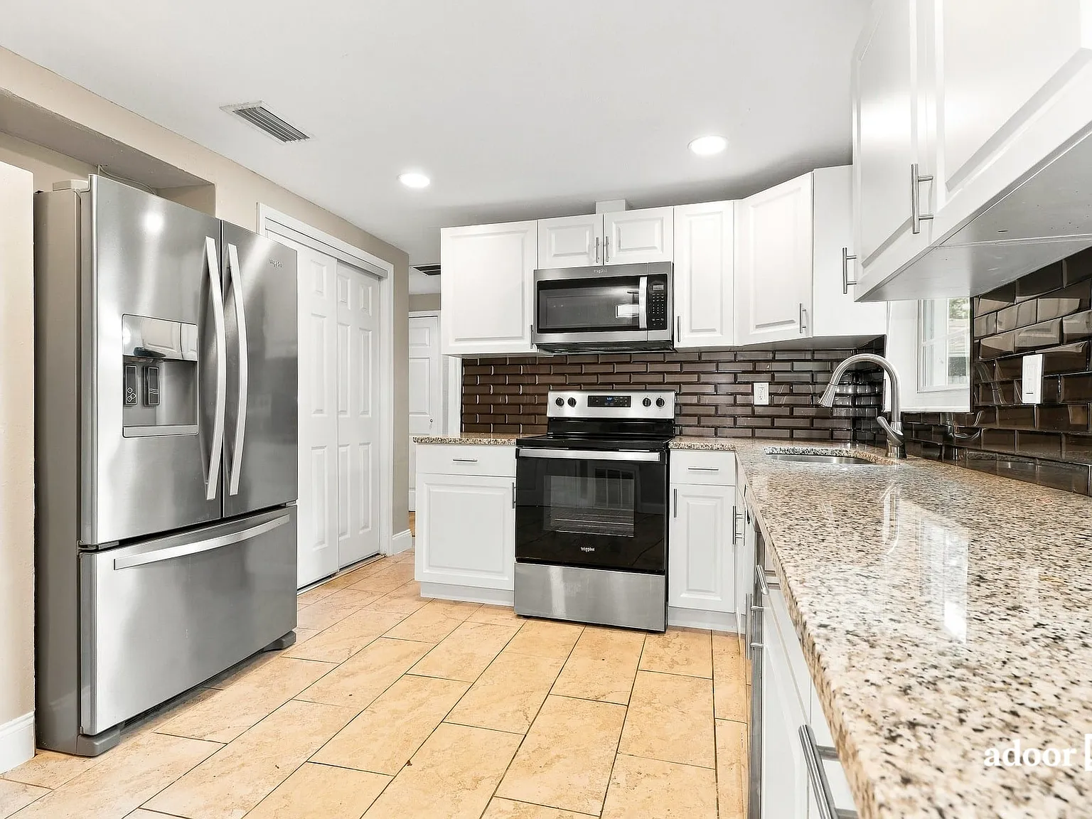 3 bed, 3.0 bath, 1004 sqft, $1,745 — Photo 2