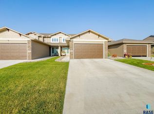 1513 S Meadowland Ave, Sioux Falls, SD 57106
