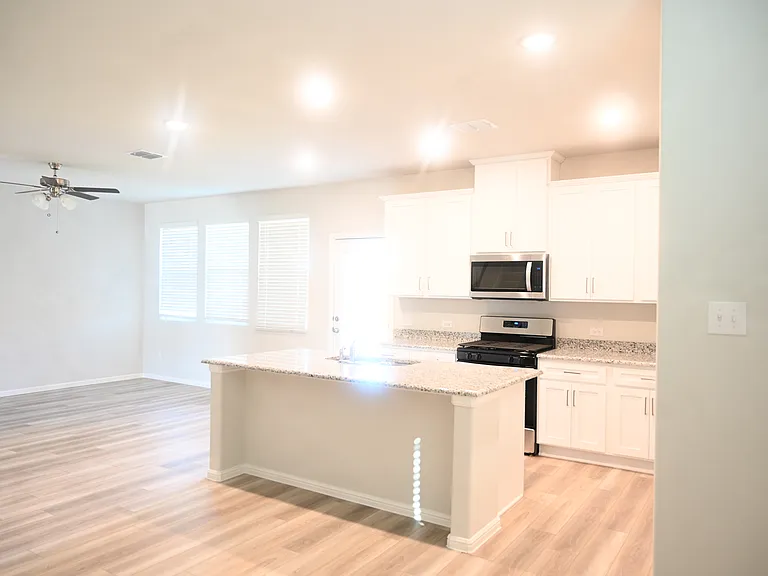 1012 Portina Dr — Photo 6