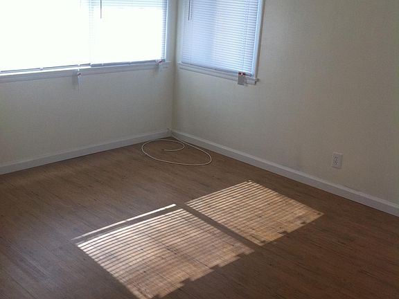 3rd image of 461 W Ramona Blvd #B