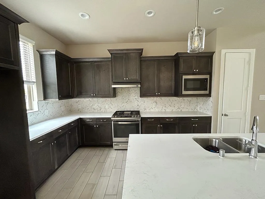 4 bed, 3.0 bath, 2785 sqft, $3,700 — Photo 3