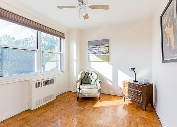 5th image of 3935 Blackstone Ave APT 4J