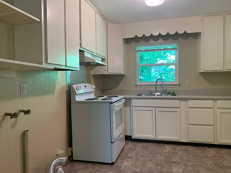 8 Waters Rd — Photo 5