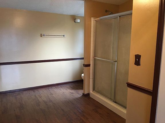 4th image of 706 E China St