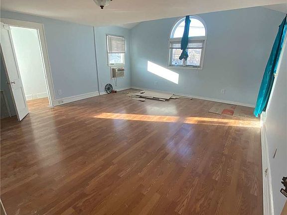 4th image of 248 Grand Ave