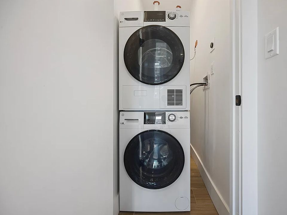 1st image of 154 1/2 Washington Ave Penthouse 33