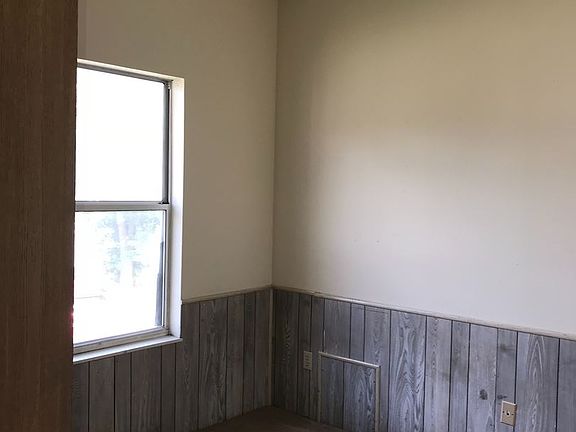 5th image of 222 E Norwich Ave