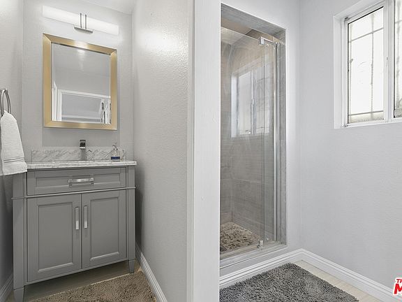 3rd image of 333 E Hazel St APT 4