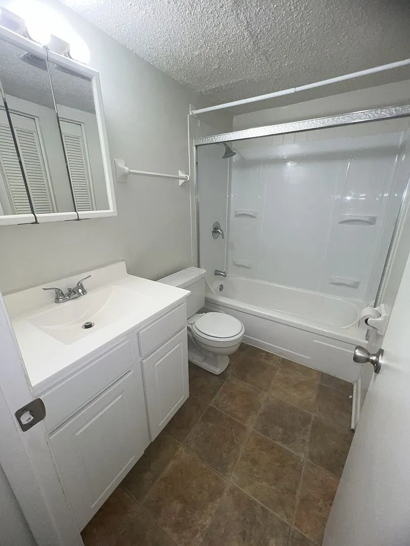 Gold Falls Villa Apartments — Photo 4