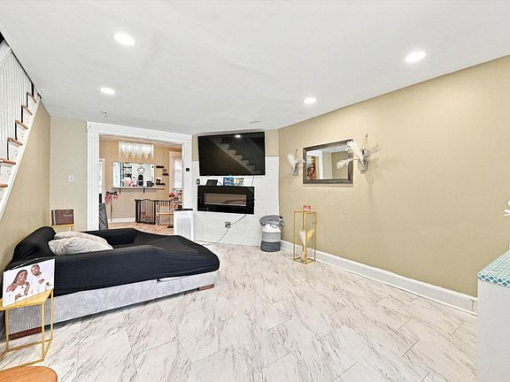 2nd image of 6528 N 18th St