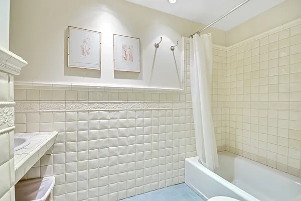 Rented by Compass | media 32